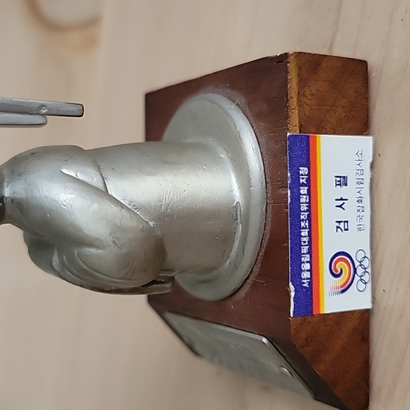 Games of the XXIVTH Olympiad Seoul 1988 Metal Cat Statue - Picture 6 of 7